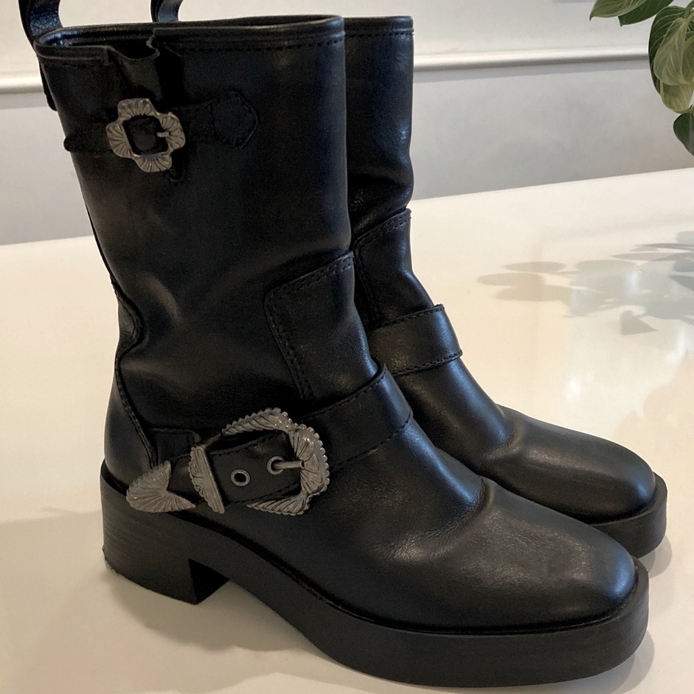 Larroude Women’s Black Leather Hardy Moto Boots, Size 6 - Picture 3 of 9